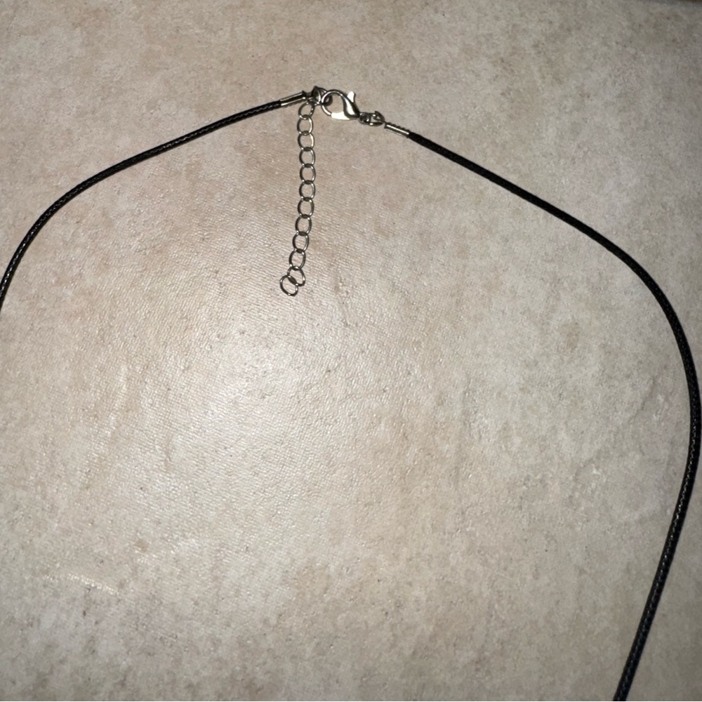 Urban Outfitters Black and Silver Crescent Necklace - Picture 3 of 3